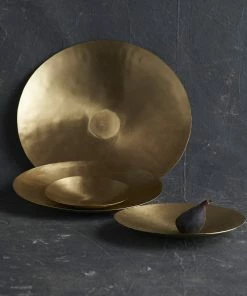 CL BRASS SERVING PLATES ENTERTAINING