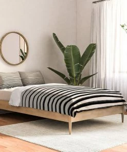 DYD BLACK HORIZONTAL LINES DUVET / COMFORTER 32 DYD BLACK HORIZONTAL LINES DUVET / COMFORTER