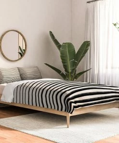 DYD BLACK HORIZONTAL LINES DUVET / COMFORTER 28 DYD BLACK HORIZONTAL LINES DUVET / COMFORTER