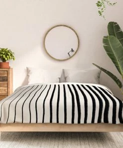 DYD BLACK VERTICAL LINES DUVET / COMFORTER