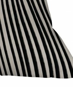 DYD BLACK VERTICAL LINES