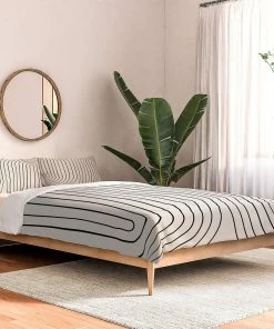 DYD BLACK MINIMAL LINE CURVATURE WHITE DUVET / COMFORTER