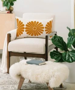 DYD RETRO DAISY THROW PILLOW BLACK