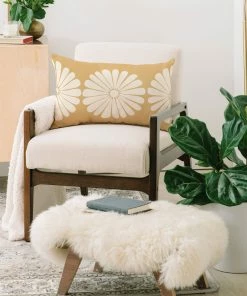 DYD RETRO DAISY THROW PILLOW BLACK