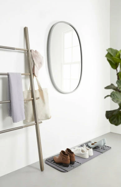 UMD BLACK HUB OVAL MIRROR 12 UMD BLACK HUB OVAL MIRROR